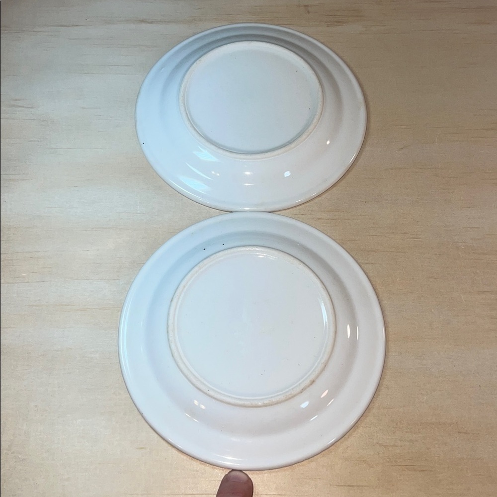 Festive Green and Red Polka Dot Snack Plates - Picture 3 of 3